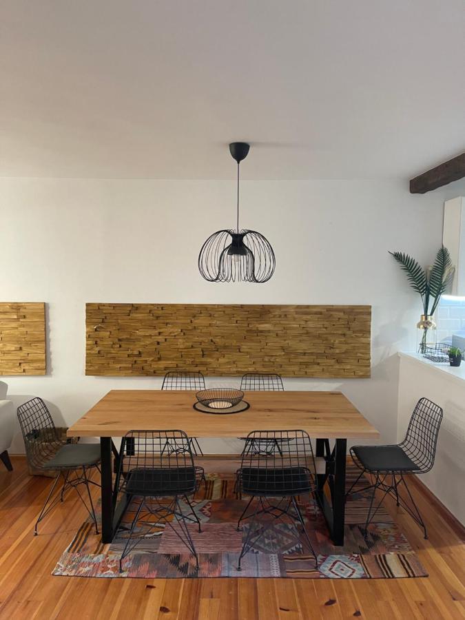 Old Town Apartment *